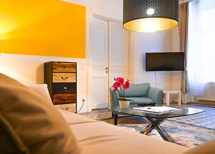 Apartment Spacious For 4 Near Ringstrasse & Metro U2