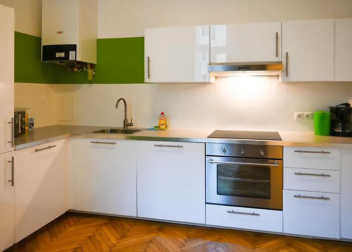Apartment Spacious For 4 Near Ringstrasse & Metro U2