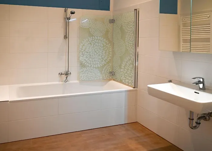 Spacious For 4 Near Ringstrasse & Metro U2 Apartment Wien