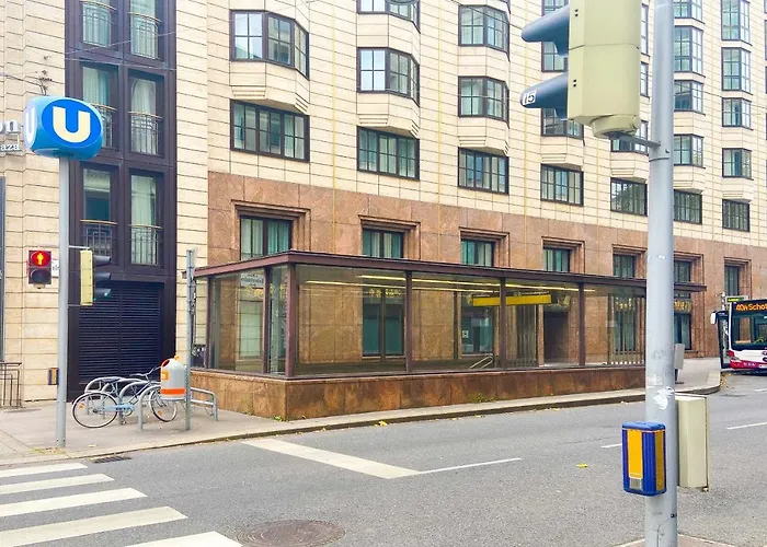 Apartment Spacious For 4 Near Ringstrasse & Metro U2 *