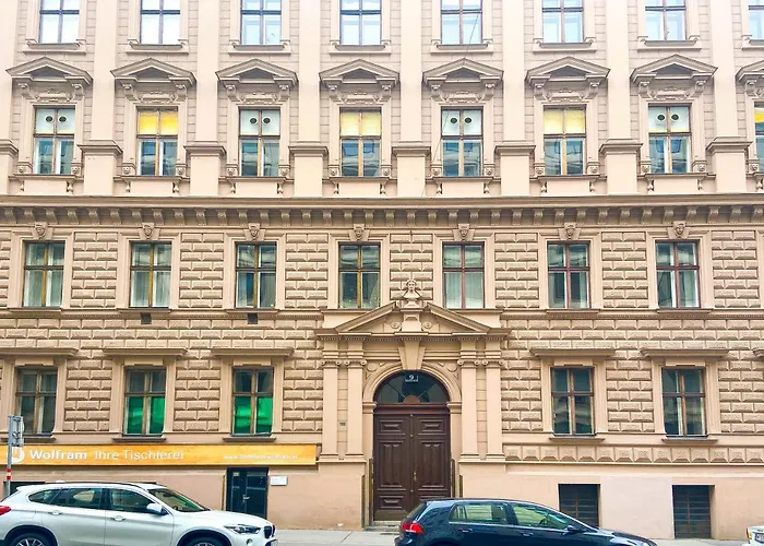 Spacious For 4 Near Ringstrasse & Metro U2