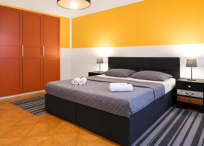 Spacious For 4 Near Ringstrasse & Metro U2 Wien