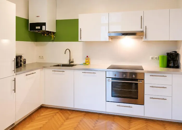 Spacious For 4 Near Ringstrasse & Metro U2 Wien
