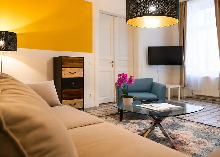 Spacious For 4 Near Ringstrasse & Metro U2